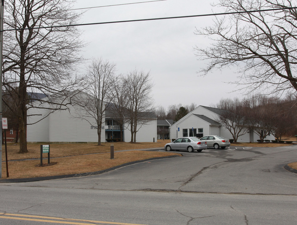 35 Adams Rd in Williamstown, MA - Foto de edificio