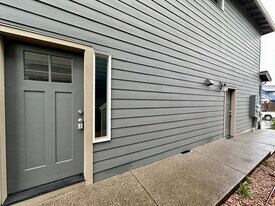 165 Northeast Overlook CourtNortheast Overlook Cou in Estacada, OR - Building Photo