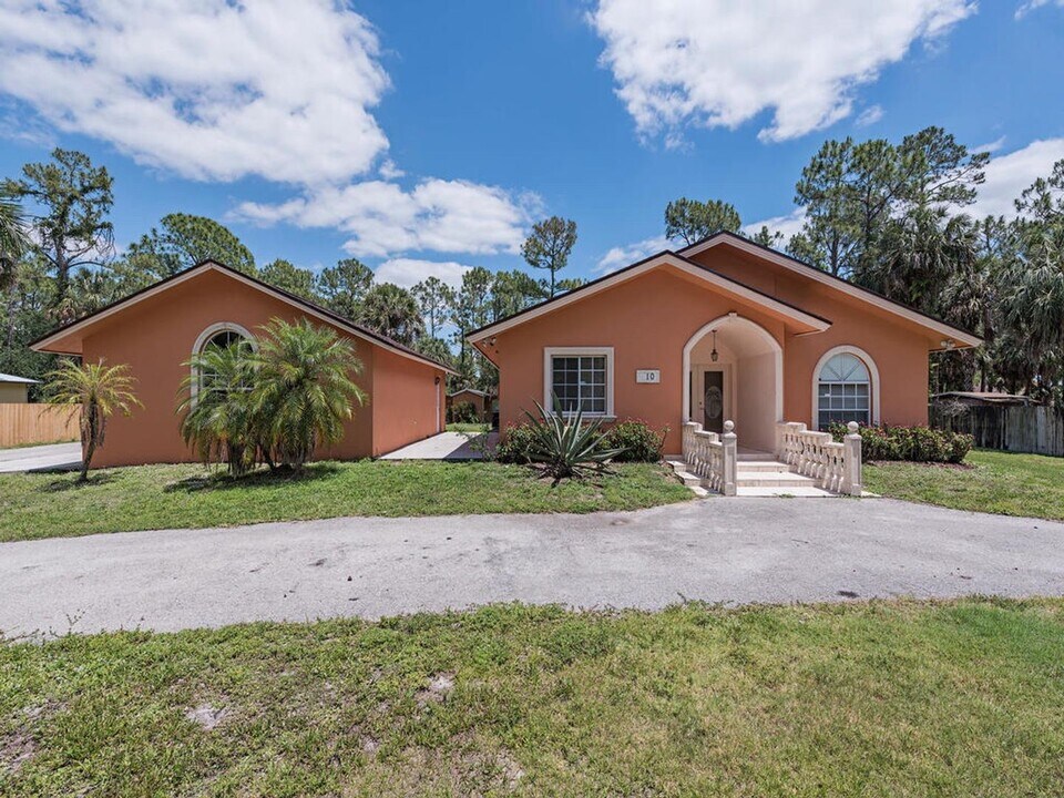 810 7th St SW in Naples, FL - Building Photo