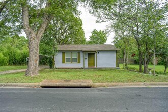 601 Elm St in Bastrop, TX - Building Photo - Building Photo