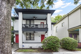 510 East Waldburg St, Unit A in Savannah, GA - Foto de edificio - Building Photo