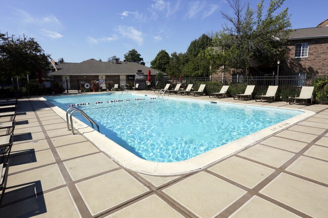 Brook Run in Arlington Heights, IL - Building Photo - Building Photo