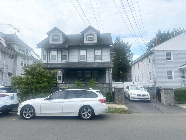 64 Livingston Pl in Bridgeport, CT - Foto de edificio - Building Photo