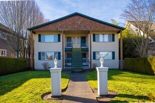 1916 Rucker Ave in Everett, WA - Building Photo
