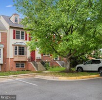 8893 Eagle Rock Ln in Springfield, VA - Building Photo