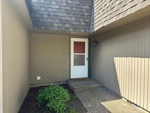 2553 Chuckanut St in Eugene, OR - Building Photo - Building Photo