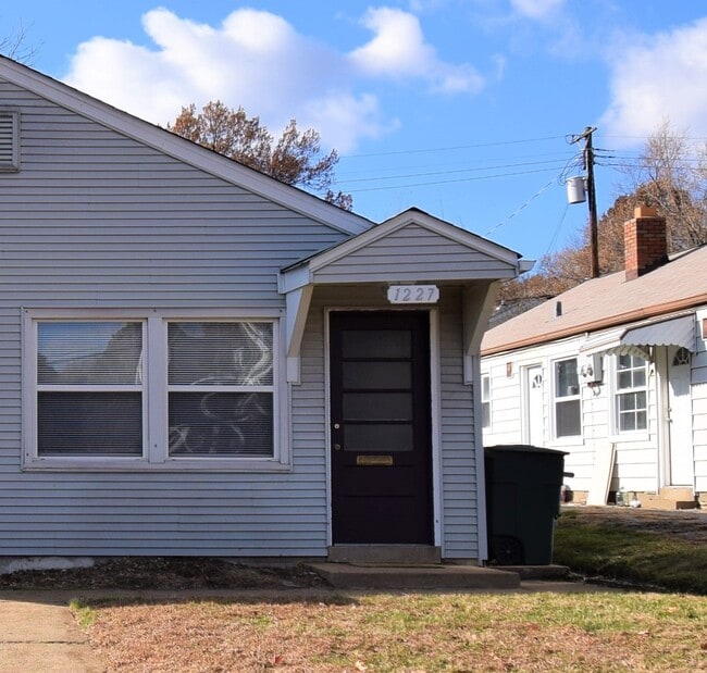 1227 Louisville ave in St. Louis, MO - Foto de edificio - Building Photo