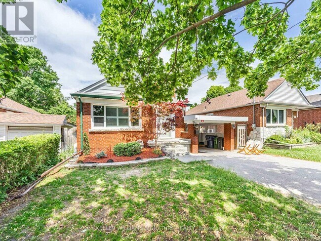 74 Shangarry Dr in Toronto, ON - Building Photo - Building Photo