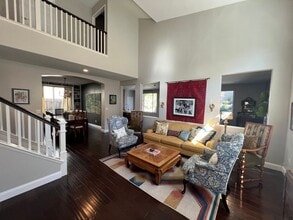 2052 Santo Domingo in Camarillo, CA - Foto de edificio - Building Photo