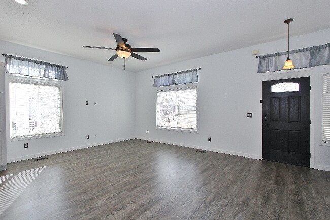 1904 N Duck Hawk Ave in Kuna, ID - Foto de edificio - Building Photo