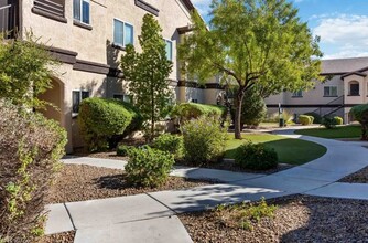 2291 W Horizon Ridge Pky, Unit 4121 in Henderson, NV - Building Photo - Building Photo