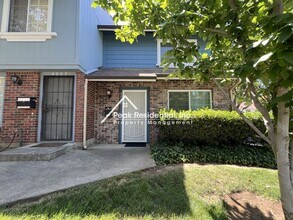 4000 Oak Villa Cir in Carmichael, CA - Building Photo - Building Photo