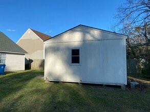 2410 Bradford St in Morehead City, NC - Foto de edificio - Building Photo