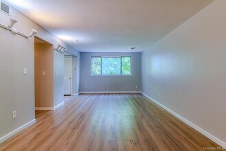 104 Baldwin Ln in Newburgh, NY - Building Photo - Building Photo