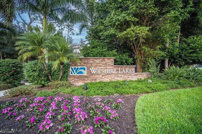 3765 Fieldstone Blvd in Naples, FL - Building Photo - Building Photo