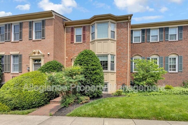 property at 6861 Williamsburg Pond Ct