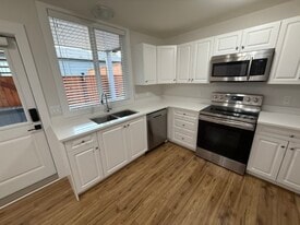 105 Tom Harris Dr in Nanaimo, BC - Building Photo