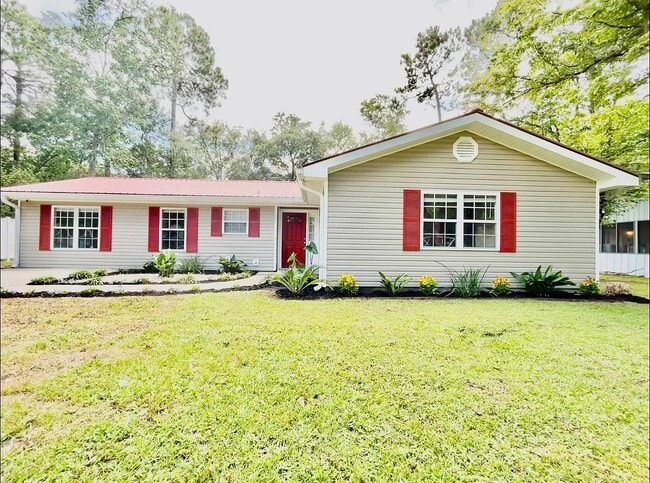 114 N Palm Dr in Brunswick, GA - Building Photo - Building Photo