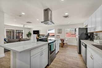 1305 N Mallard St in Las Vegas, NV - Building Photo - Building Photo