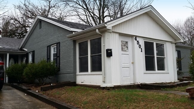 4501 E Chestnut St in Evansville, IN - Foto de edificio - Building Photo