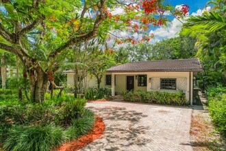 7620 SW 59th Ave in South Miami, FL - Building Photo - Building Photo
