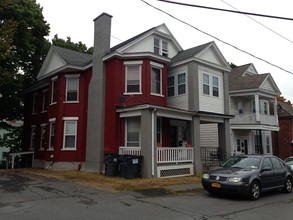 Triplex in Cohoes, NY - Foto de edificio - Building Photo