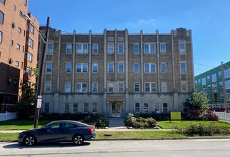 Boulevard View in Cleveland Heights, OH - Foto de edificio - Building Photo