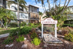 612 Bird Bay Dr S, Unit 211 in Venice, FL - Building Photo
