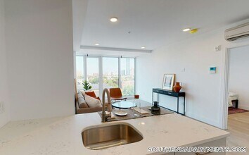 1 Newcomb St, Unit 605 in Boston, MA - Building Photo - Building Photo