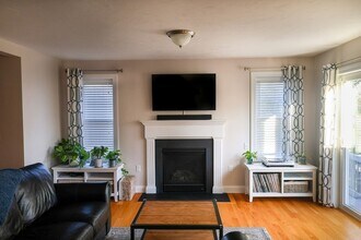 40 Streamview Dr in Cumberland, RI - Building Photo - Building Photo