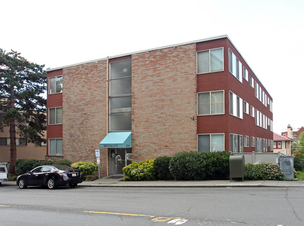 4141 NE Brooklyn Ave in Seattle, WA - Building Photo