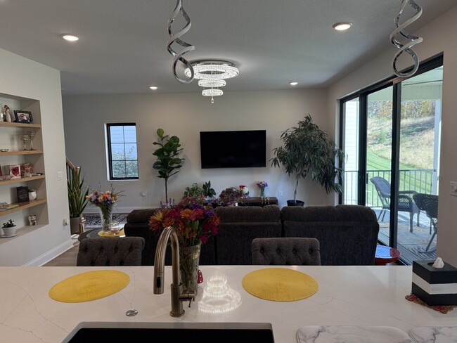 14147 Wilden Dr in Urbandale, IA - Building Photo - Building Photo