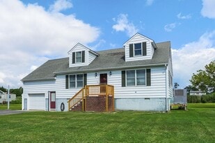 5457 Warren St in Chincoteague, VA - Building Photo