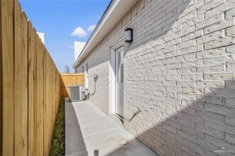 101 Yosemite Dr, Unit 3 in Mission, TX - Building Photo - Building Photo