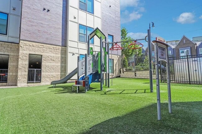 property at 802 S 6th St