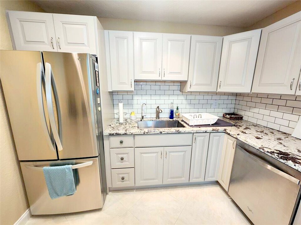 6281 Bay Club Dr, Unit #2 in Fort Lauderdale, FL - Building Photo