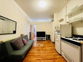 344 E 9th St in New York, NY - Building Photo