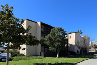 Pacific Beach Shores in San Diego, CA - Building Photo - Building Photo