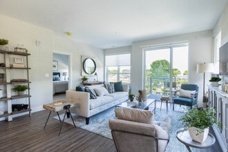 Lake Terrace Apartment in Downtown Kenosha! in Kenosha, WI - Building Photo - Interior Photo
