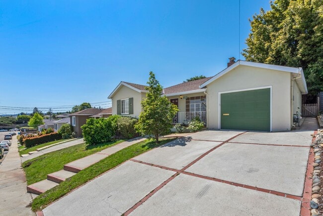 135 Anza Way in San Bruno, CA - Building Photo - Building Photo