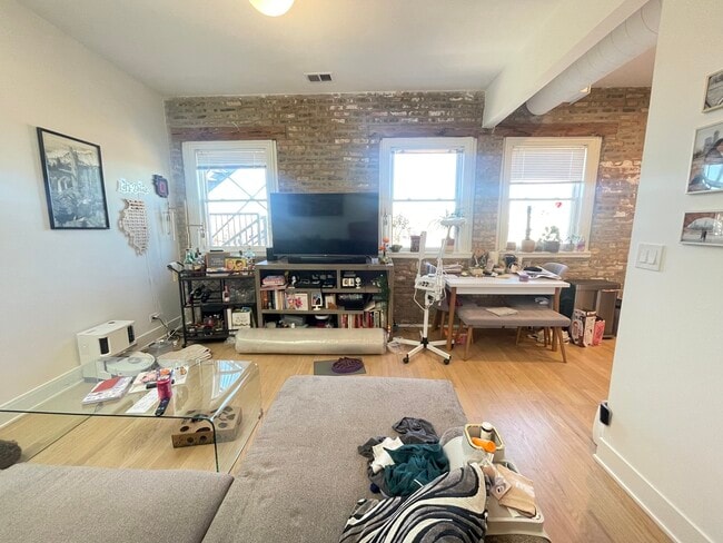 1856 W Chicago Ave in Chicago, IL - Building Photo - Building Photo