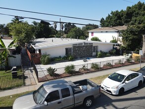 2526 Mcfadden Ave in Santa Ana, CA - Foto de edificio - Building Photo