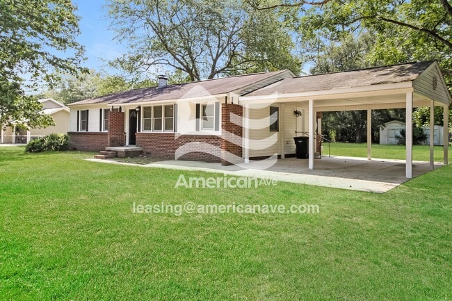 883 Medfield Rd in Lugoff, SC - Foto de edificio - Building Photo