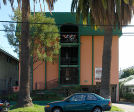 Golden Mariposa Apartments in Los Angeles, CA - Building Photo - Building Photo