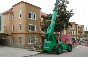 418 Valencia Ave in Burbank, CA - Foto de edificio - Building Photo