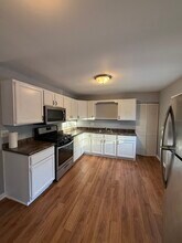 9 Crescent Ct in Montgomery, IL - Building Photo - Building Photo