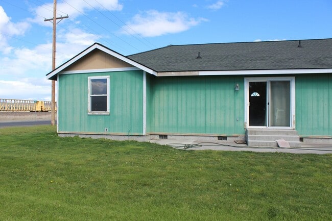 304 N Willow St in Merrill, OR - Building Photo - Building Photo