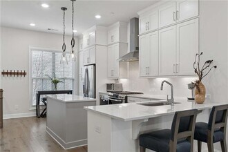 4217 Deming Cir in Atlanta, GA - Building Photo - Building Photo