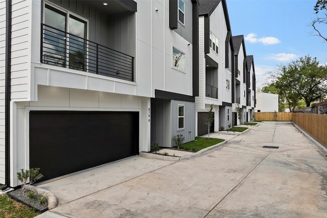 870 W Little York Rd in Houston, TX - Building Photo - Building Photo