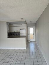 3545 NE 167th St, Unit 304 in Miami, FL - Foto de edificio - Building Photo